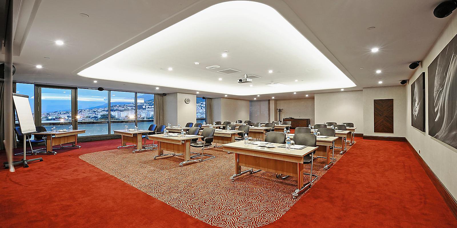 Crowne Plaza Convention Center & Thermal Spa