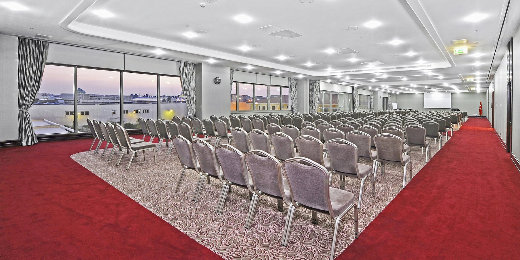 Crowne Plaza Convention Center & Thermal Spa