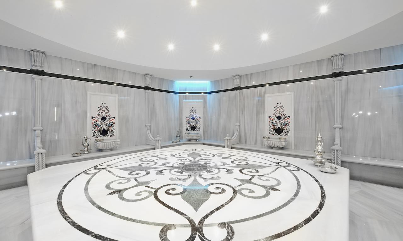 Crowne Plaza Convention Center & Thermal Spa