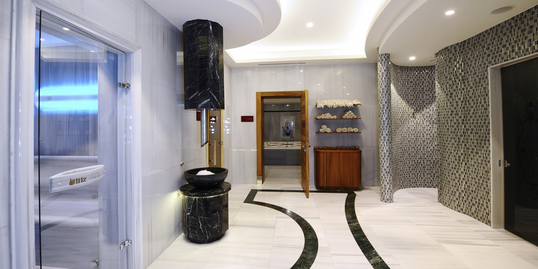 Crowne Plaza Convention Center & Thermal Spa